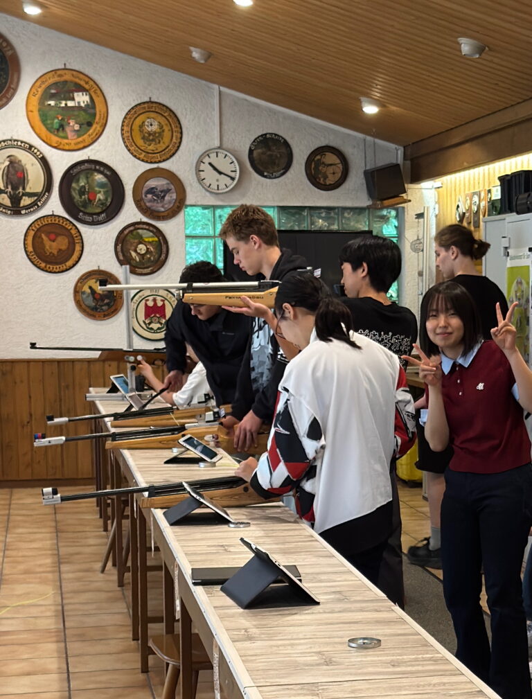 Besuch im Schützenhaus – Japan-Deutschland Schüleraustausch